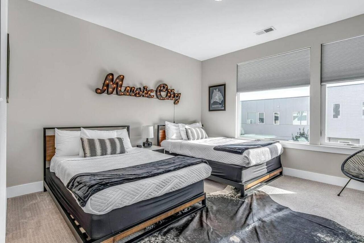 Big New And Modern With Skyline View Mural And Ping Pong Nashville Exterior foto