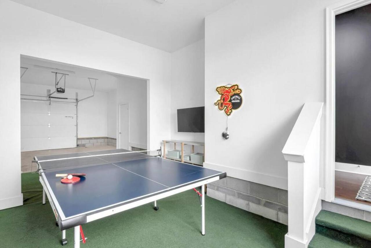Big New And Modern With Skyline View Mural And Ping Pong Nashville Exterior foto