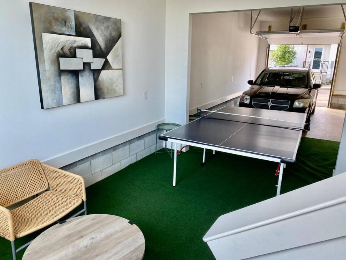 Big New And Modern With Skyline View Mural And Ping Pong Nashville Exterior foto