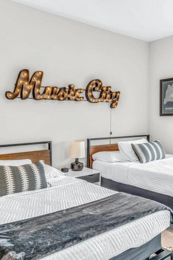 Big New And Modern With Skyline View Mural And Ping Pong Nashville Exterior foto