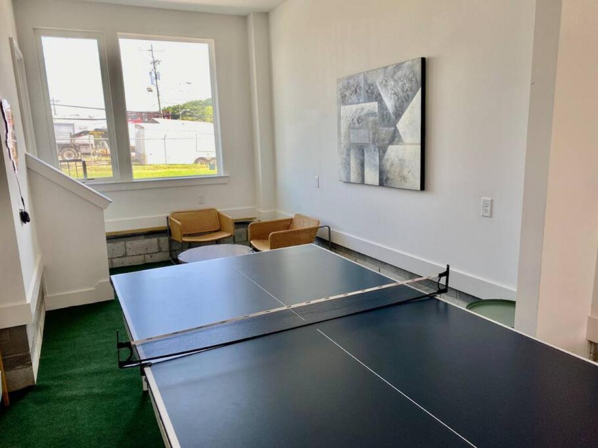 Big New And Modern With Skyline View Mural And Ping Pong Nashville Exterior foto